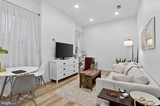 Building Photo - 1415 Locust St