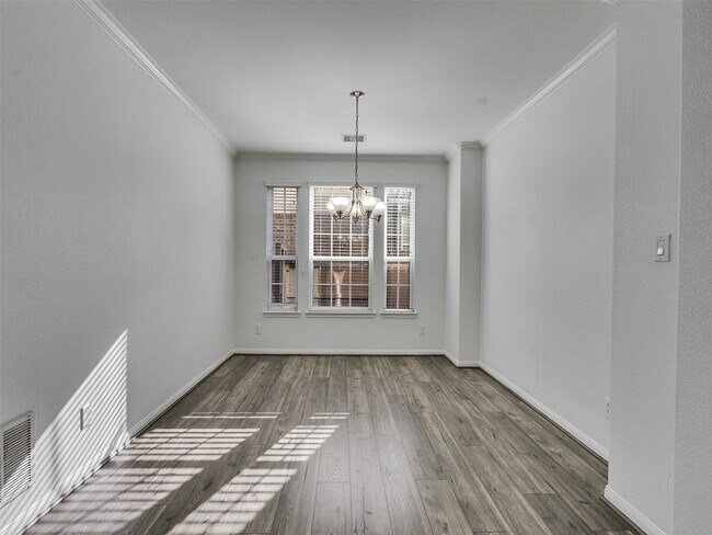 Building Photo - 28655 Maple Red Dr
