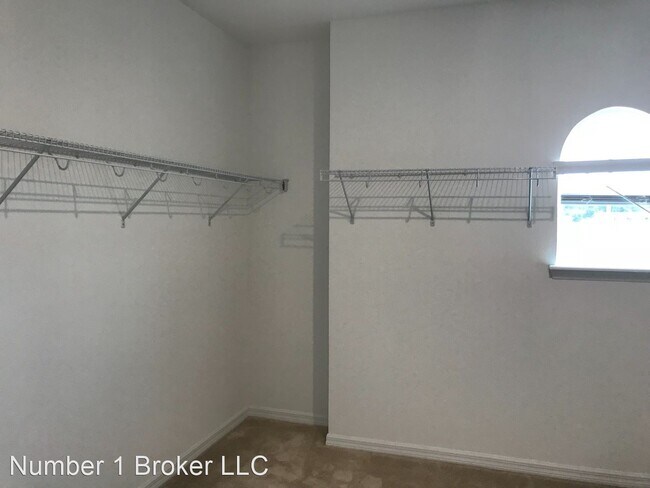 Building Photo - 6 br, 4 bath House - 752 Caterpillar Run