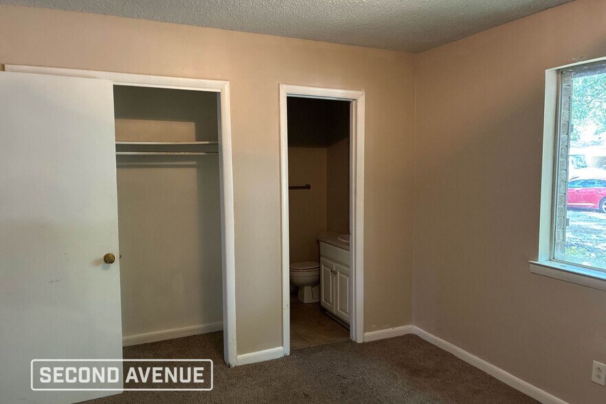 Building Photo - 1006 Towering Oaks Dr