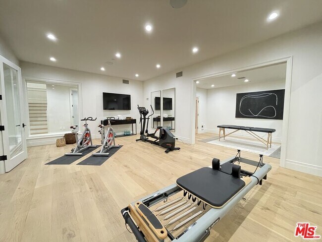 Building Photo - 12730 Hanover St