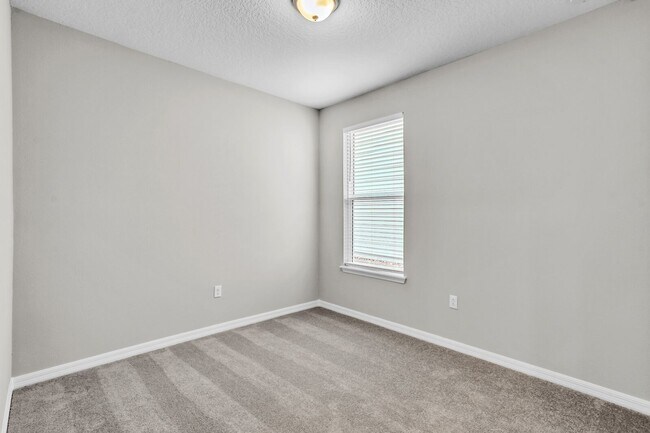 Building Photo - New construction 4/3 on cul-de-sac in cove...