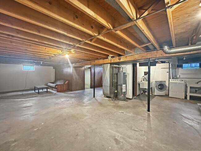 Building Photo - 432 Summer Dr