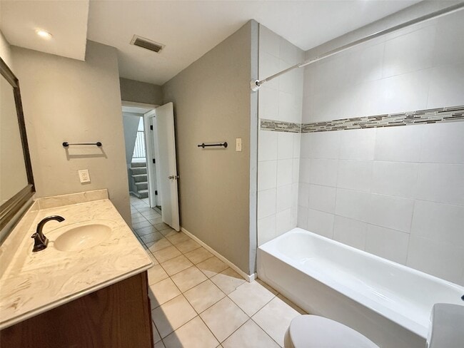 Building Photo - 405 Peninsula Dr