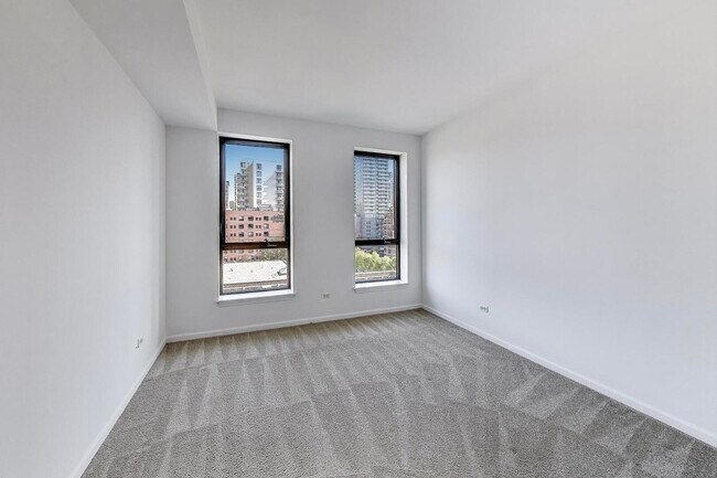 Building Photo - 343 W Old Town Ct