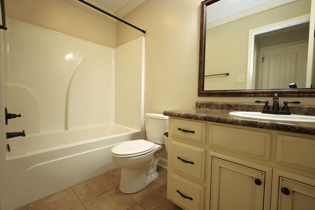 Building Photo - 4105 Silver Glenn
