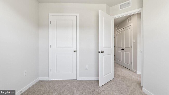 Building Photo - 466 Still Feather Ave