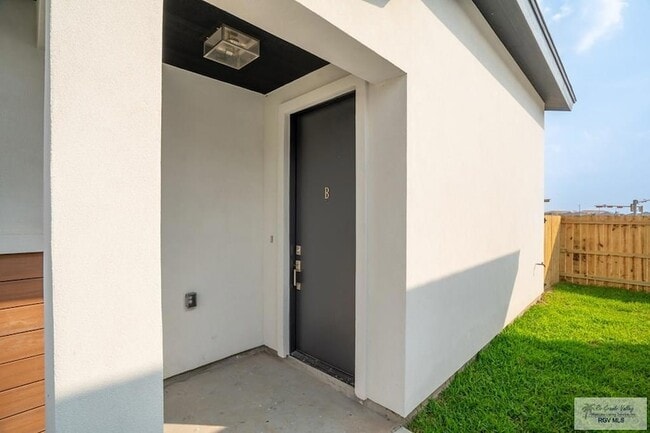 Building Photo - 3508 Hidalgo Cir