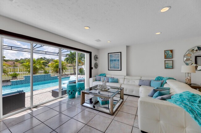 Building Photo - 6362 Brava Way