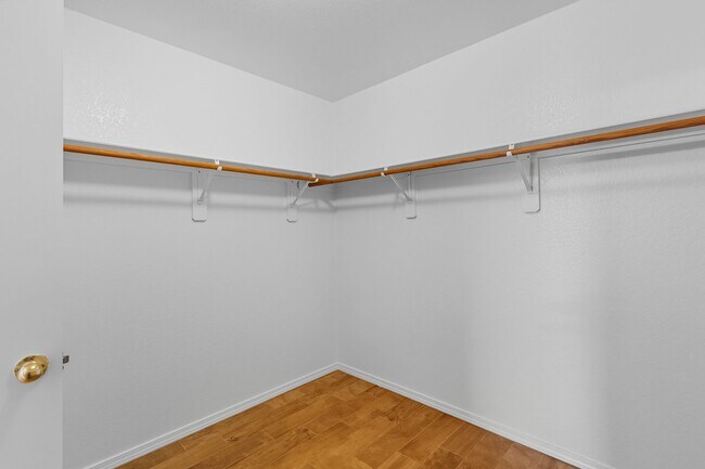 Building Photo - 617 Riverway Ln