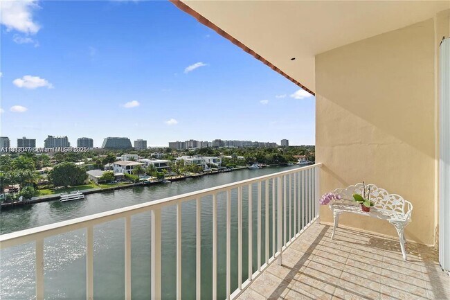 Building Photo - 9341 E Bay Harbor Dr