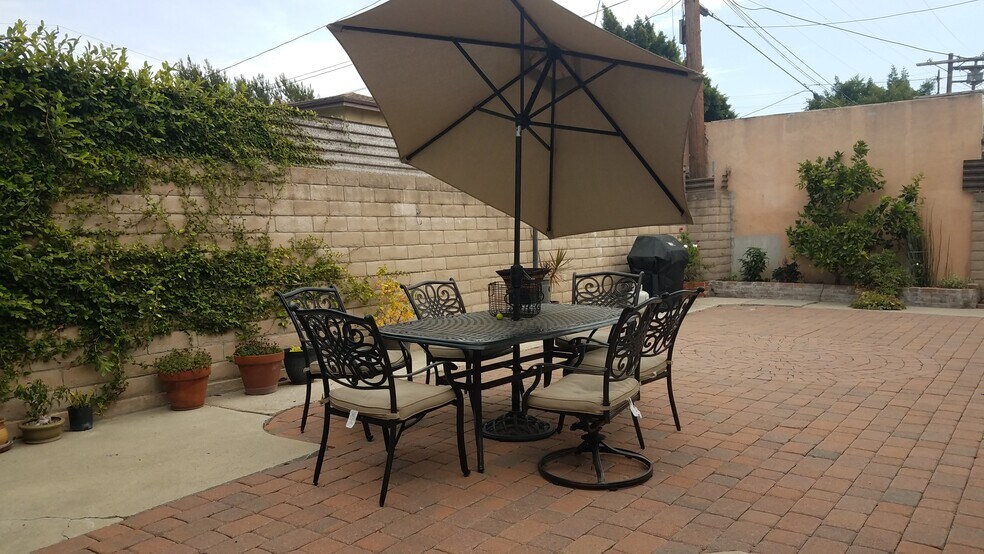 Shared back patio - 3112 S Durango Ave