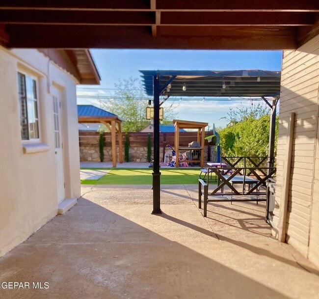 Building Photo - 960 Burgess Dr