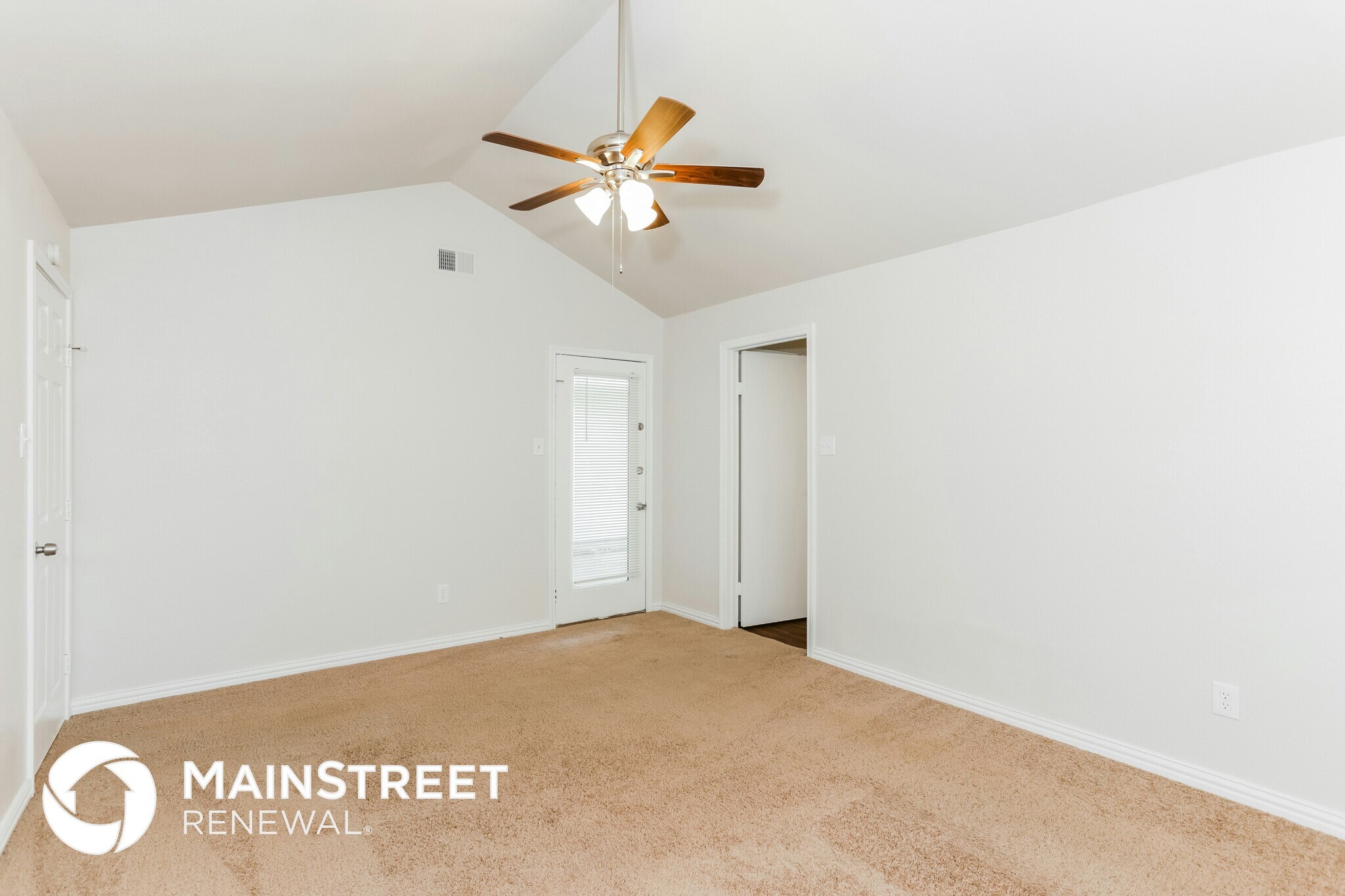 Building Photo - 2401 Cypress Dr