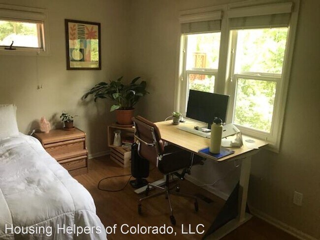 Building Photo - 2 br, 1.5 bath House - 1053 Pine Street #D