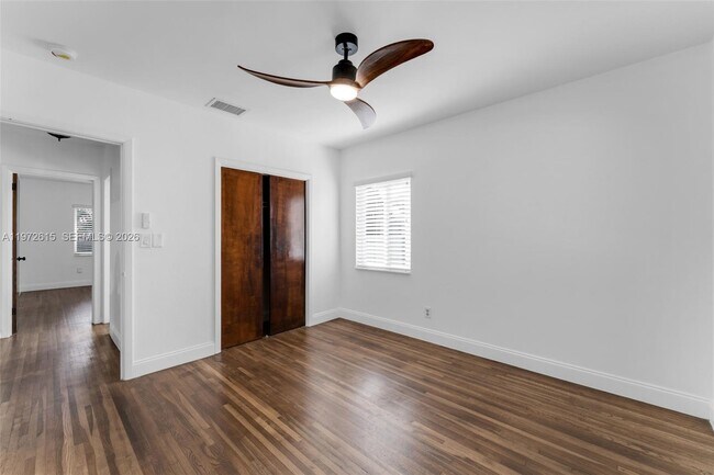 Building Photo - 3965 SW 60th Ct