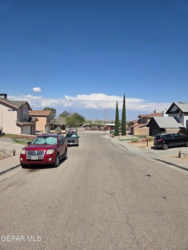 Building Photo - 3717 Hubble Dr
