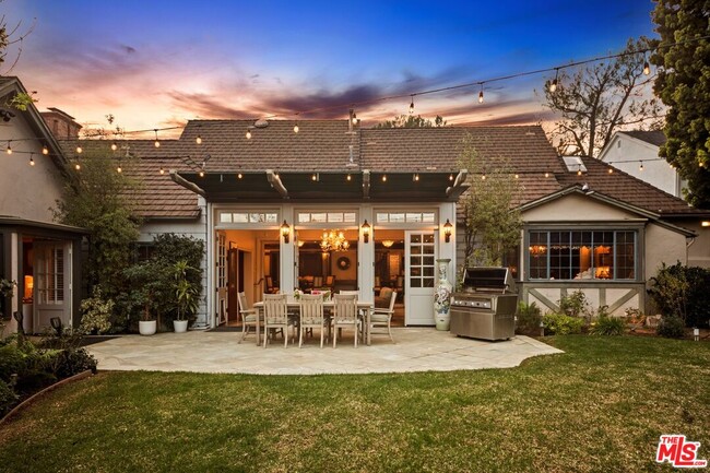 Building Photo - 708 Sierra Dr