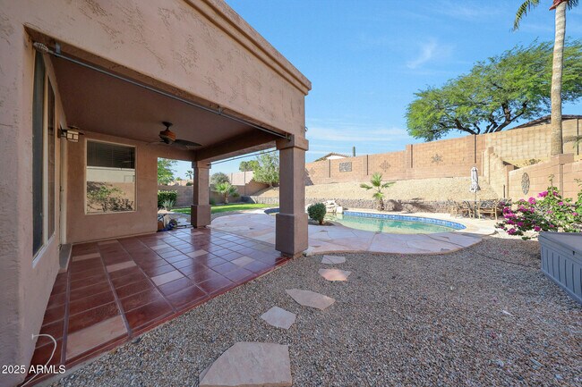 Building Photo - 1642 W Windsong Dr