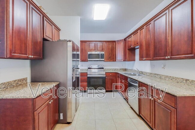 Building Photo - 18496 Devin Ct