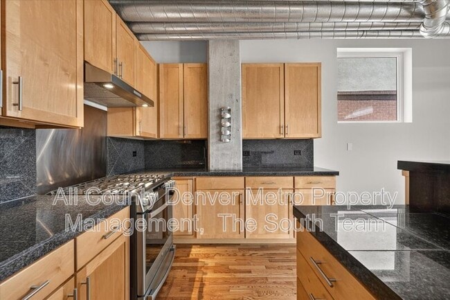 Building Photo - 3201 Shoshone St