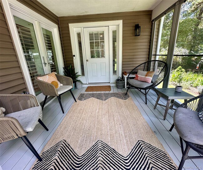 Building Photo - 3 1st Pl