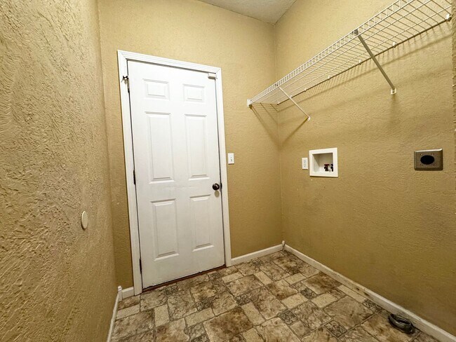 Building Photo - 134 Ridgeview Dr