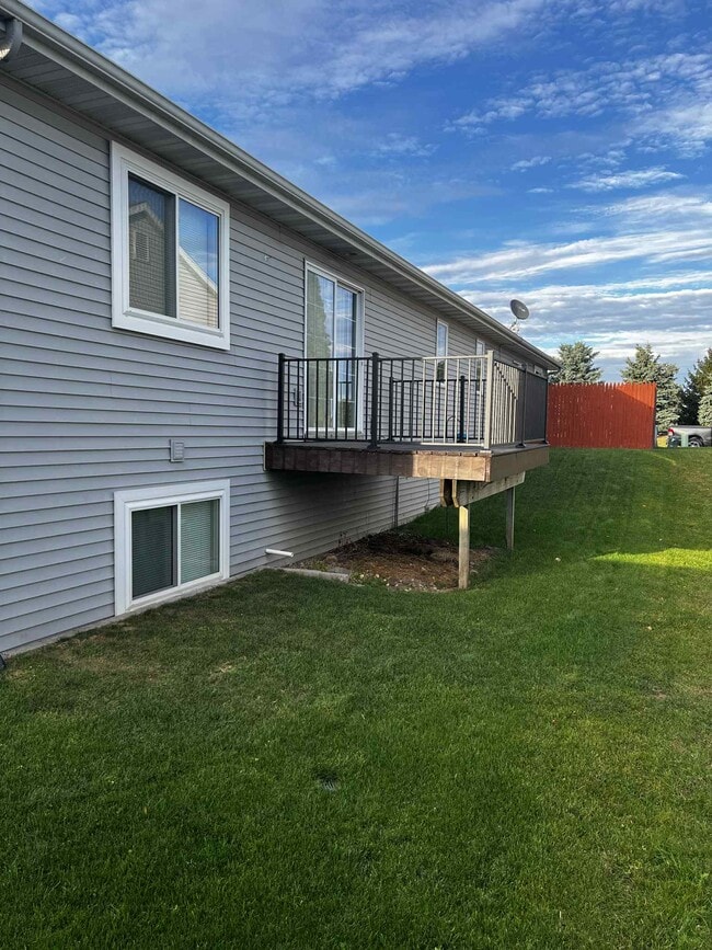 Building Photo - 2550 Greenwood Dr