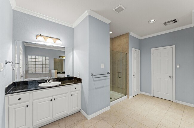 Building Photo - 10106 Holly Chase Dr