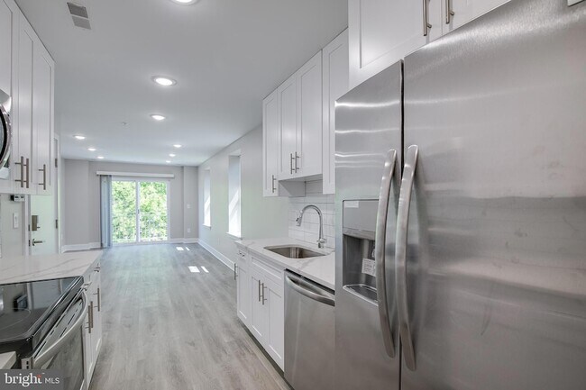 Building Photo - 2015 N College Ave