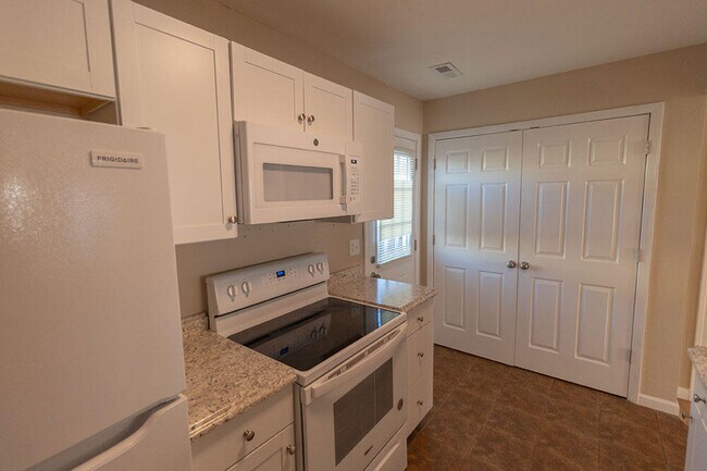 Building Photo - 1405 Bodie Dr