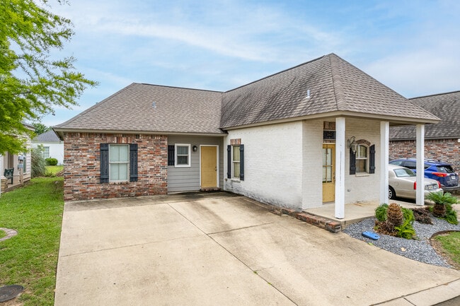 Building Photo - Sterling Townhomes