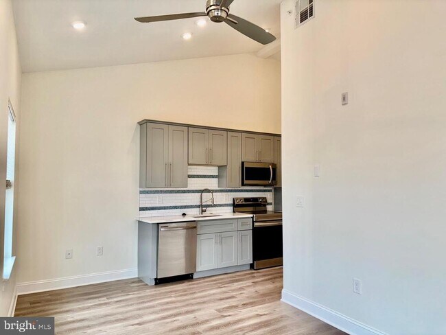 Building Photo - 6601 Ridge Ave