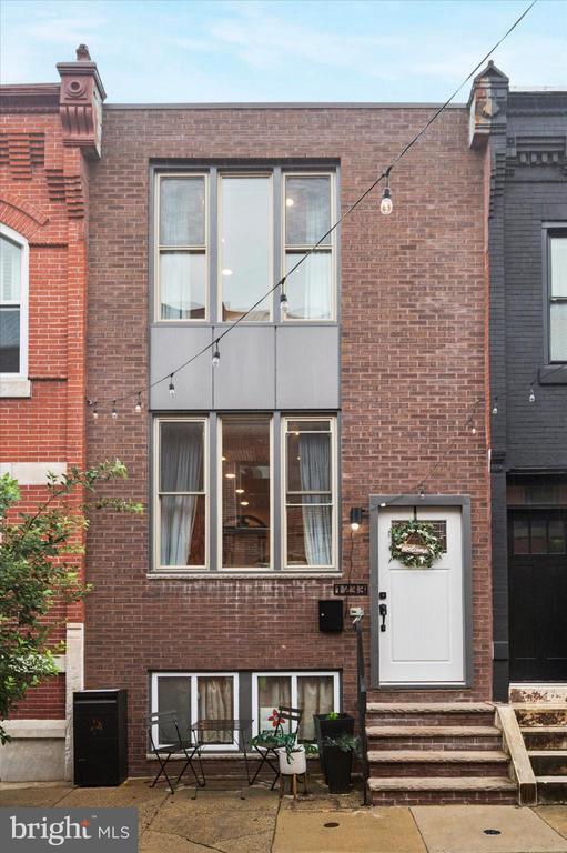 Building Photo - 1233 N Hollywood St