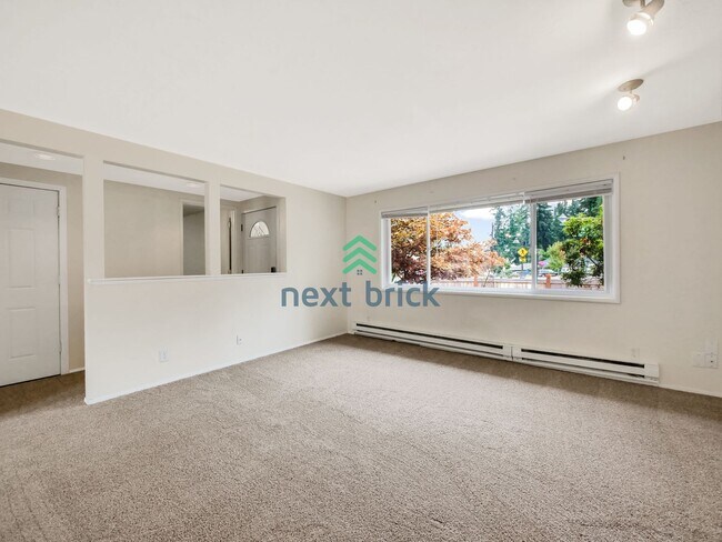 Building Photo - 3 Bed and 1 Bath Single-family Home is Ava...