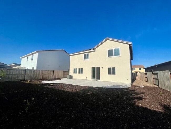 Building Photo - Spacious 4 Bedroom Home in West Roseville ...