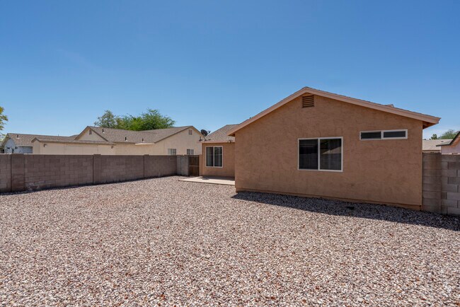 Building Photo - 1762 E Sycamore Rd