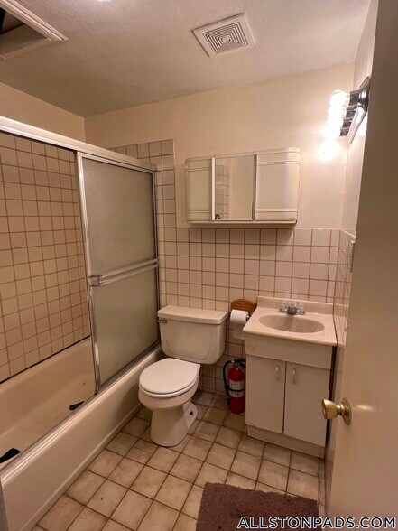 Building Photo - 4 Adella Pl
