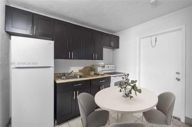 Building Photo - 332 SW 3rd St