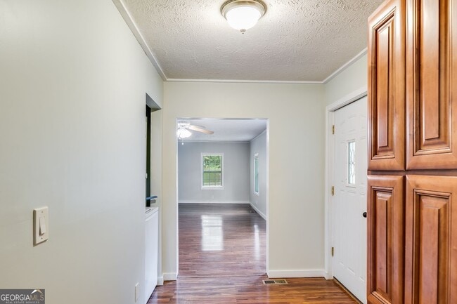 Building Photo - 322 Stewart St