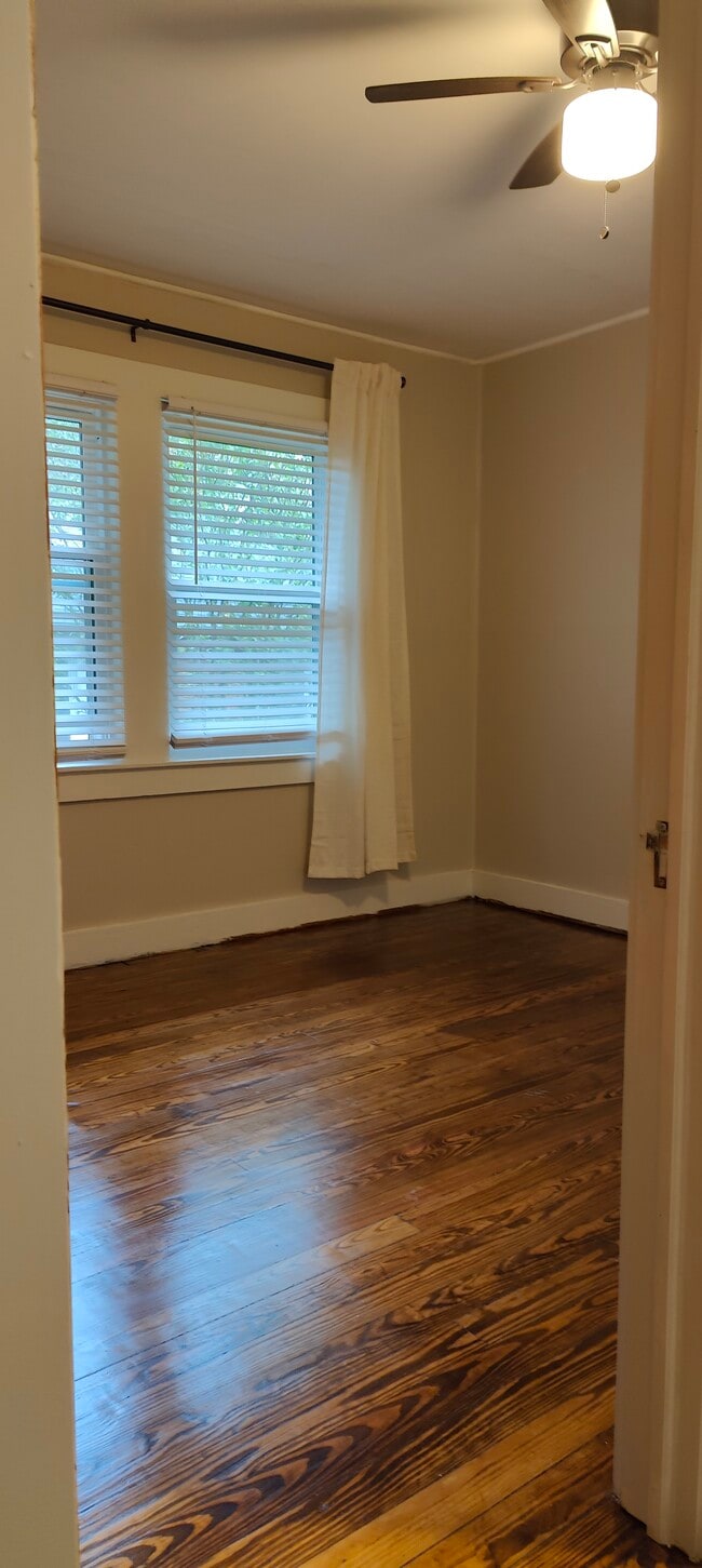 Building Photo - 213 Dennis St