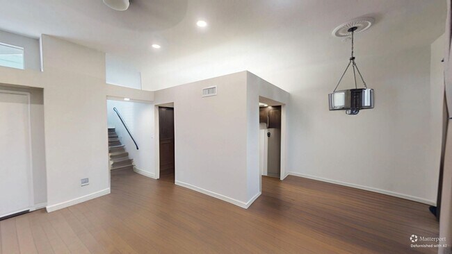 Building Photo - Beautiful 2-Bed/2-Bath Condo