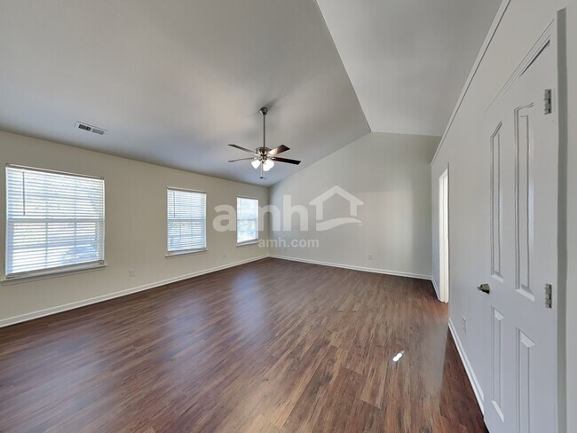 Building Photo - 625 Latimer Way