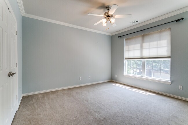 Building Photo - 4472 St Andrews Blvd