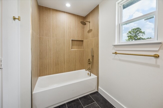 Building Photo - 20223 Laurel Lock Dr