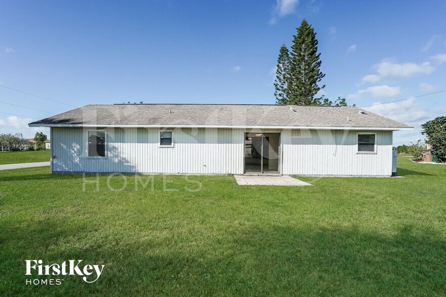 Building Photo - 2603 NE 4th Ave