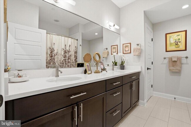 Building Photo - 159 Green Ln