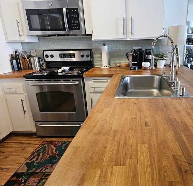 Building Photo - 6780 Friars Rd