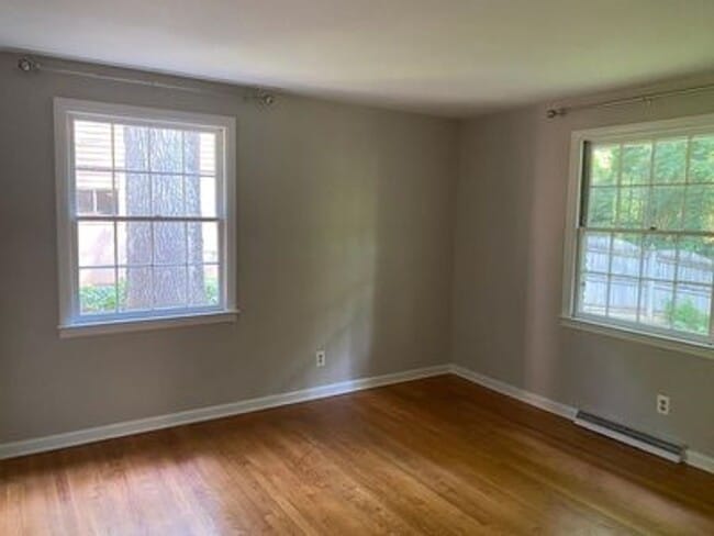 Building Photo - 2323 Tanglewood Cir NE