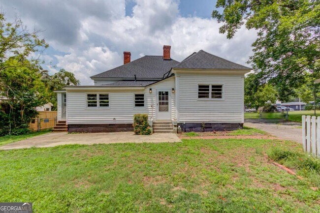 Building Photo - 227 Alcovy St